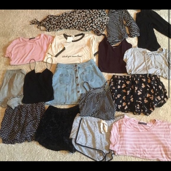 Brandy Melville Mystery Box - Picture 2 of 3
